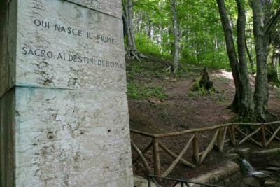 Reis langs de Tiber. Van de Apennijnse bronnen naar de monding in Ostia