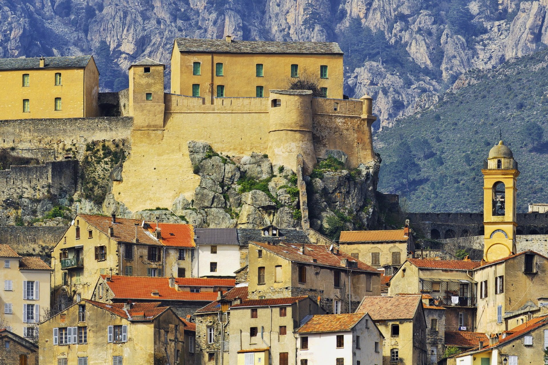 Sardinië en Corsica
