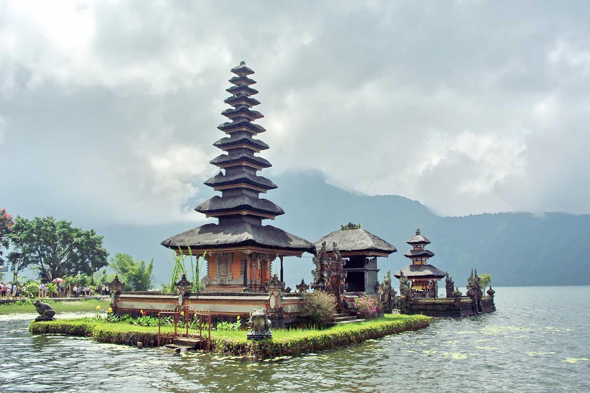 Natuur en mens op de Molukken en Bali